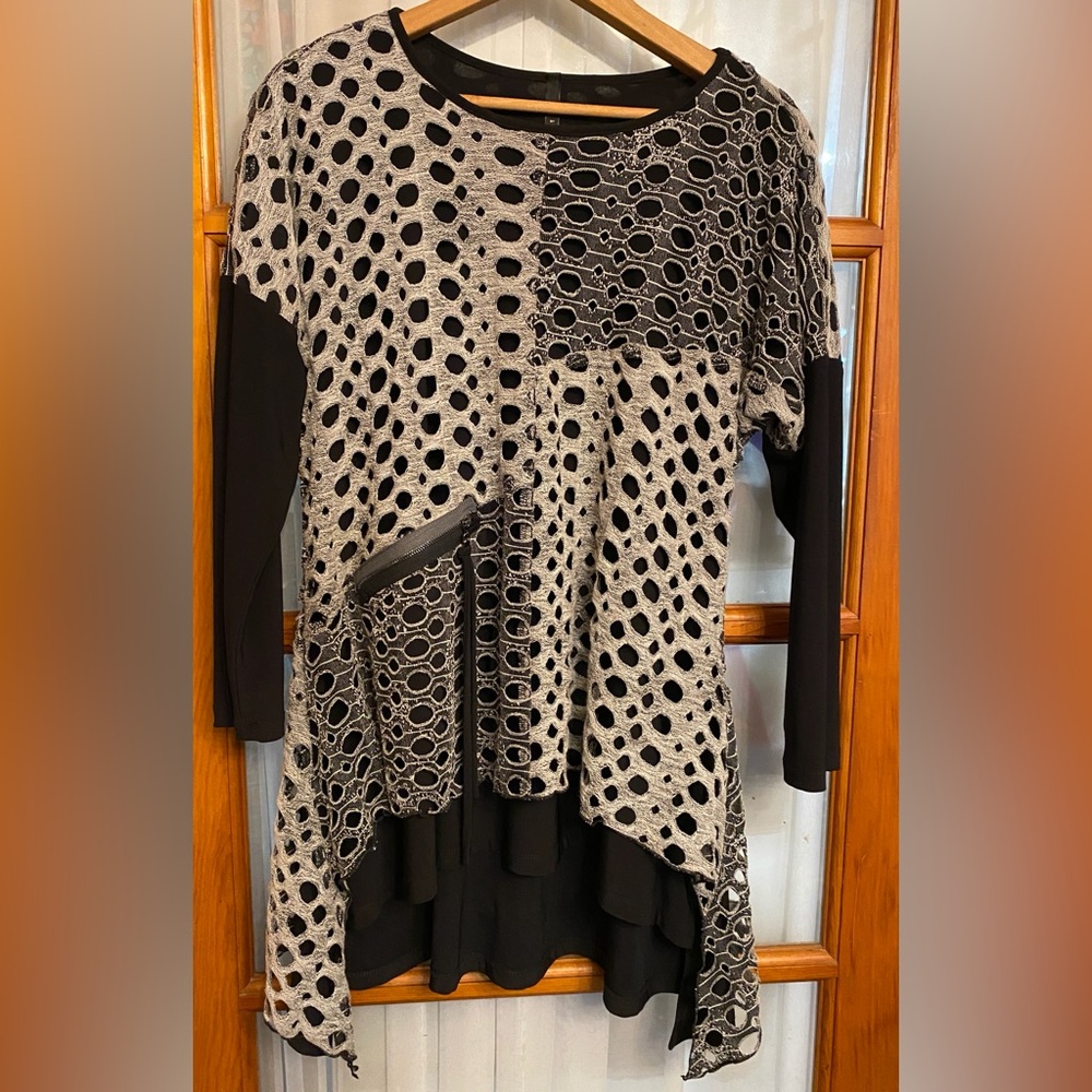 IC by Connie K Lagenlook Art-to-wear Black and Cream Women's Top Size S